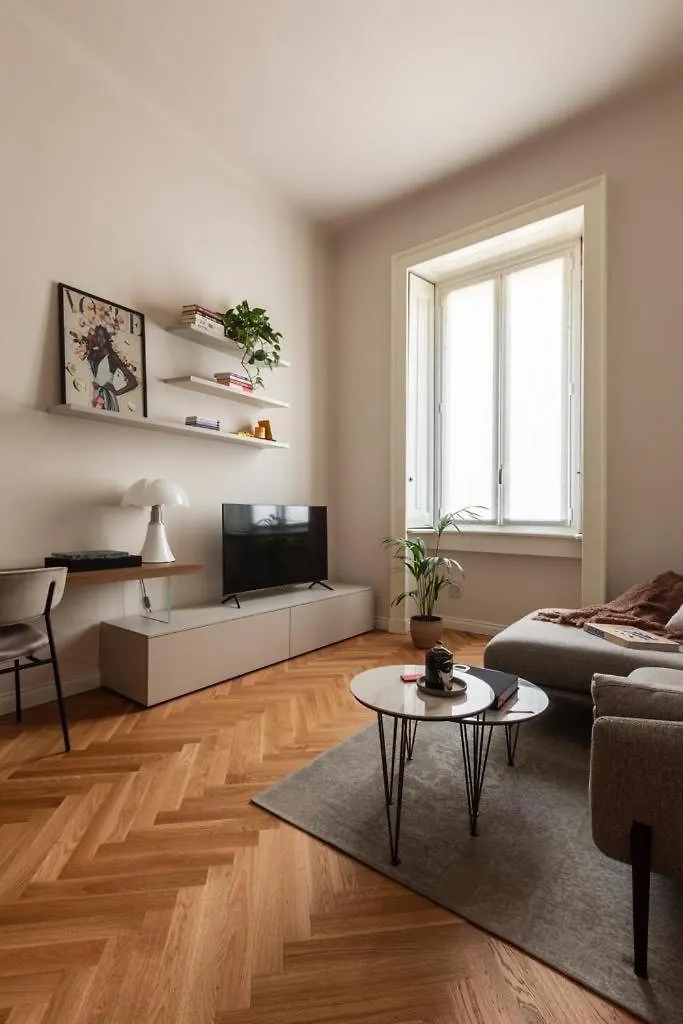 Stile Ed Eleganza Fra Stazione Centrale E Posta Venezia Milan Apartment